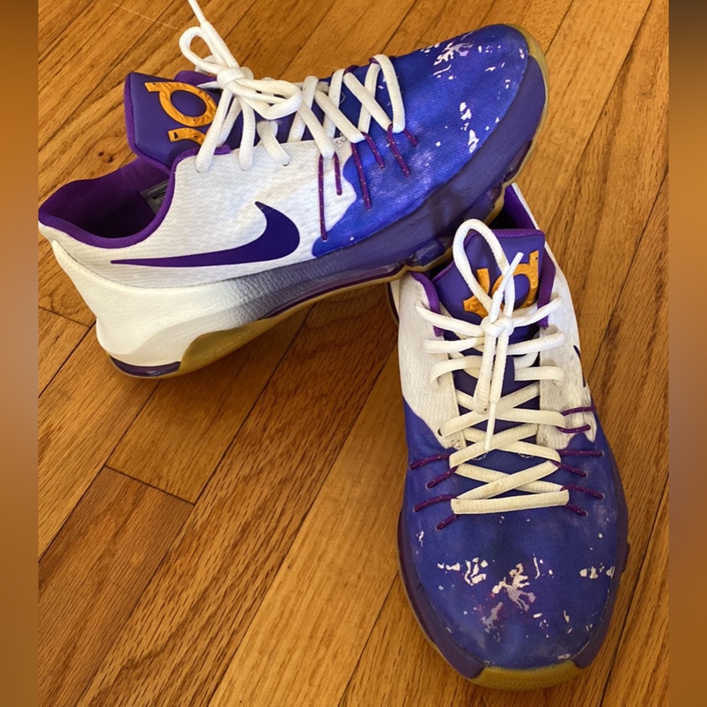 Youth Nike KD’s size 5Y great condition